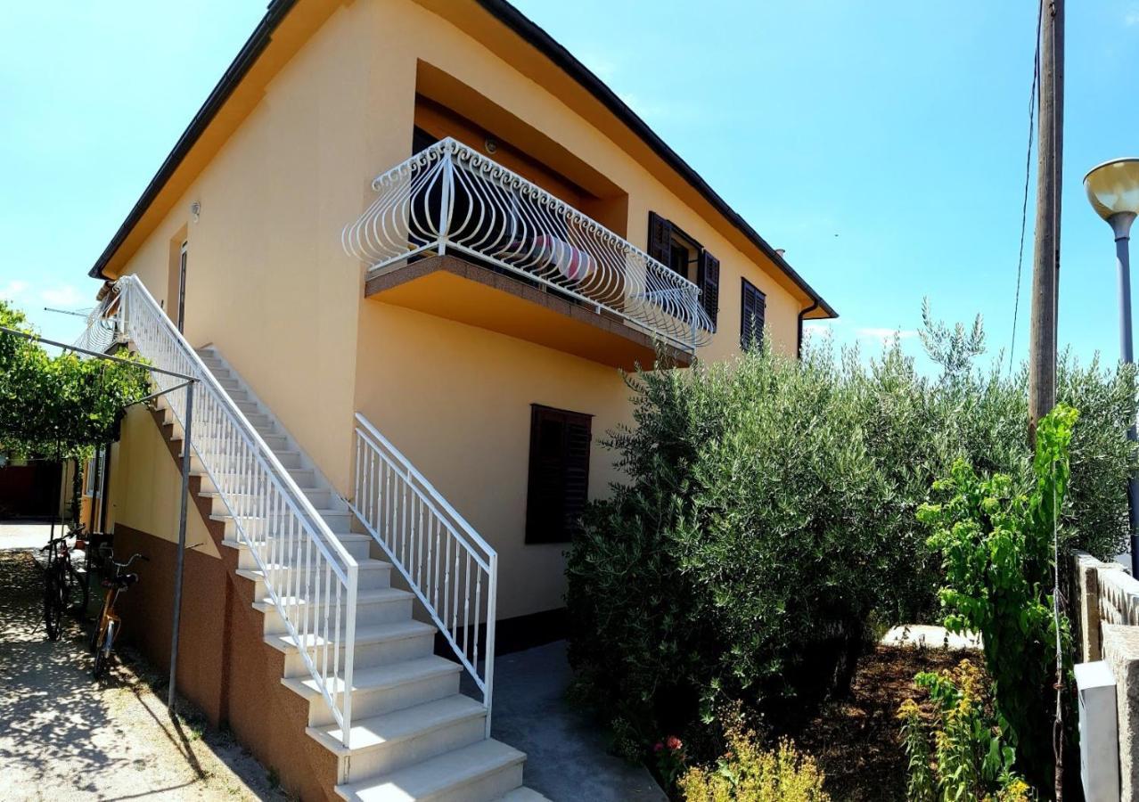 Apartments Nela イェルサ エクステリア 写真