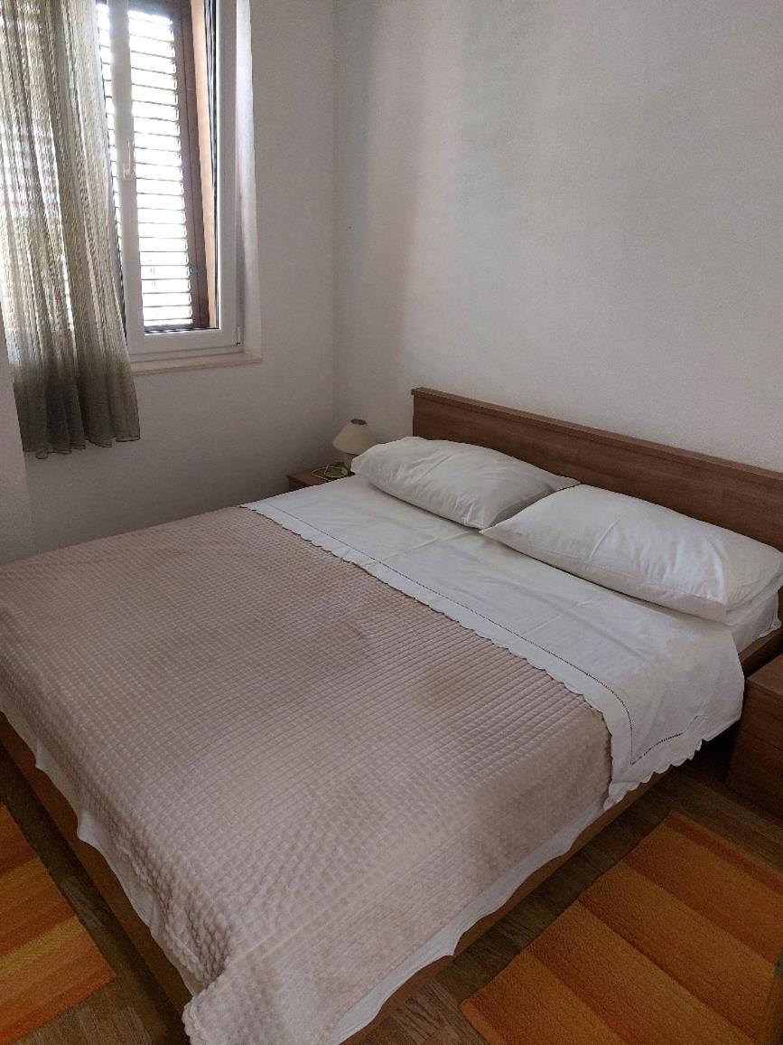 Apartments Nela イェルサ 部屋 写真