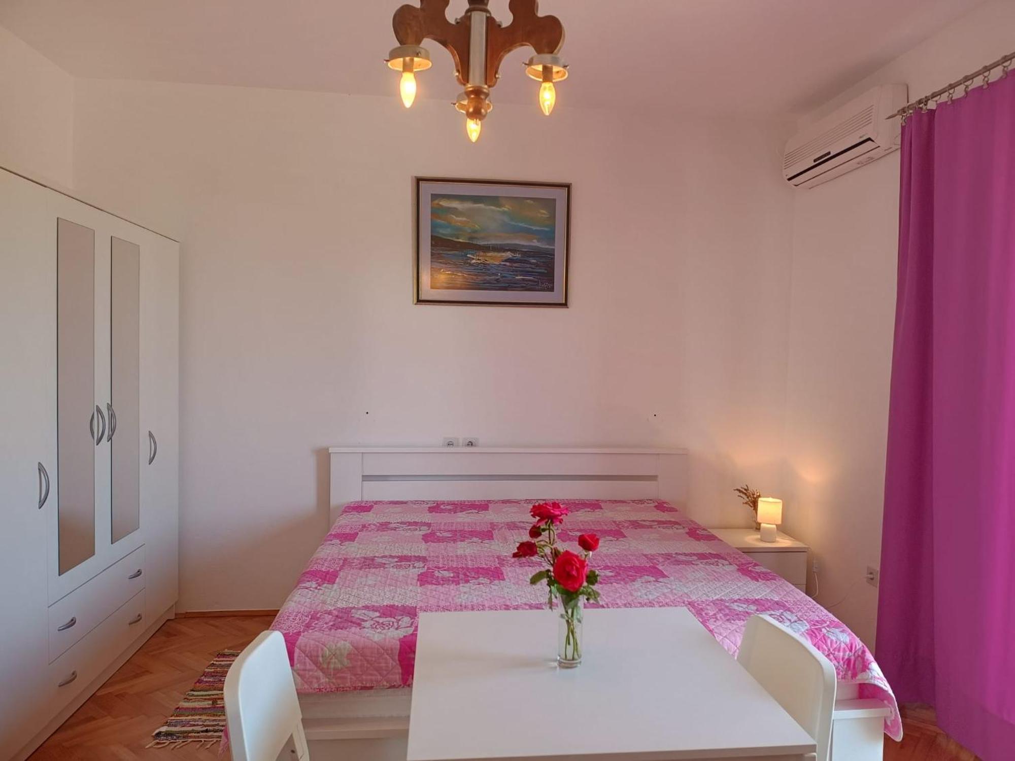 Apartments Nela イェルサ 部屋 写真